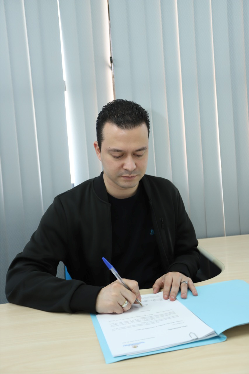 Estar como Secretário de Governo e atuar como órgão central do sistema de articulação política do Governo Municipal, têm sido desafiante e ao mesmo tempo satisfatório, afinal, estou honrando a confiança em mim depositada.